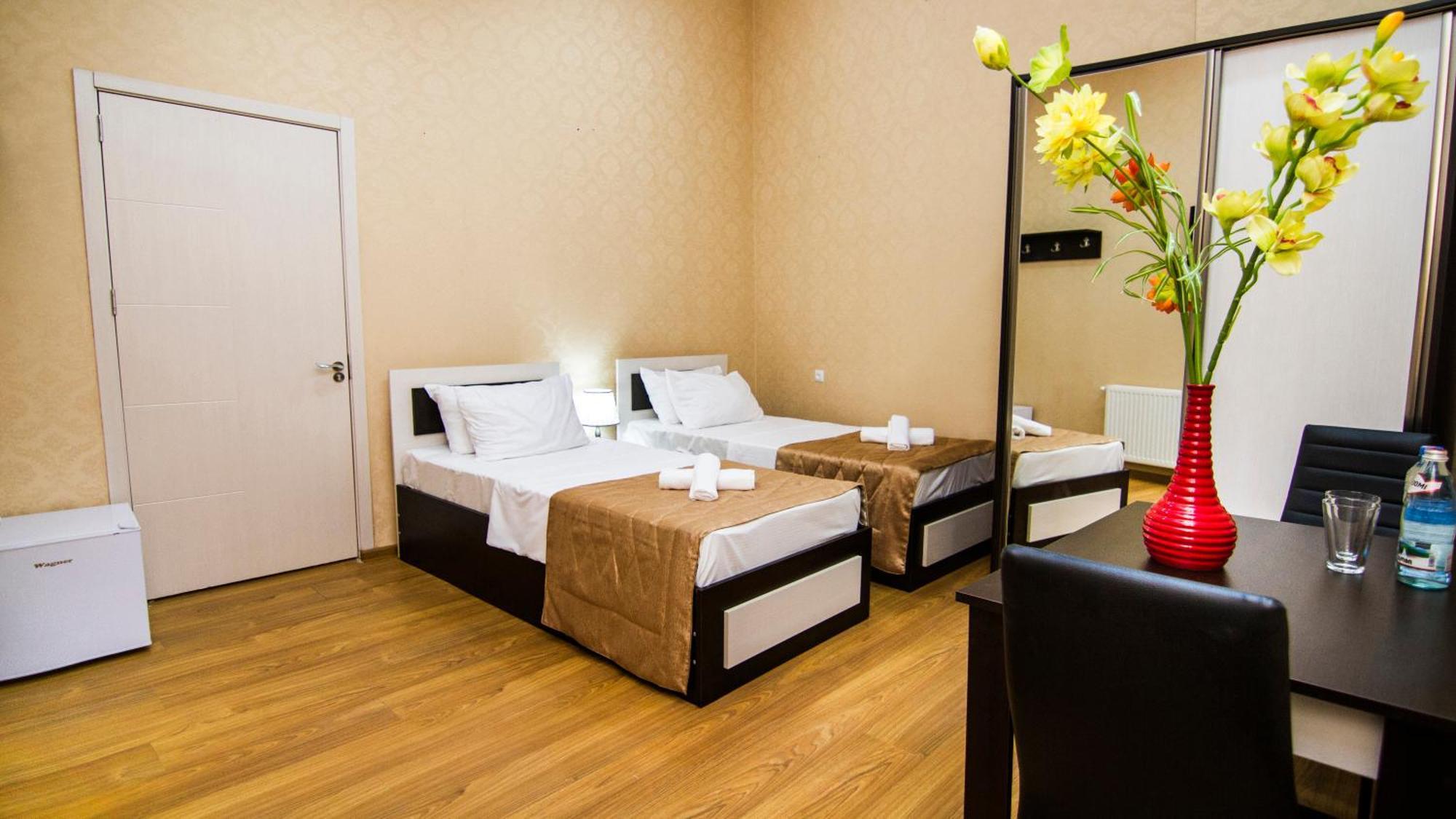 Hotel Care Inn Tbilisi Bagian luar foto